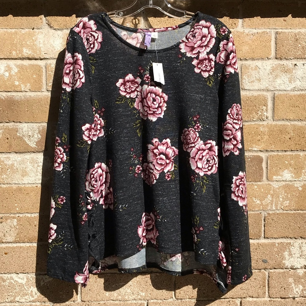 Francesca’s long sleeved light weight sweatshirt